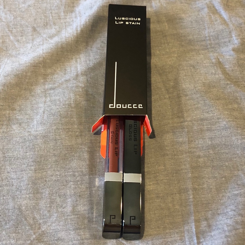 Doucce Luscious Lip Stain (Dark Lust) with Gloss